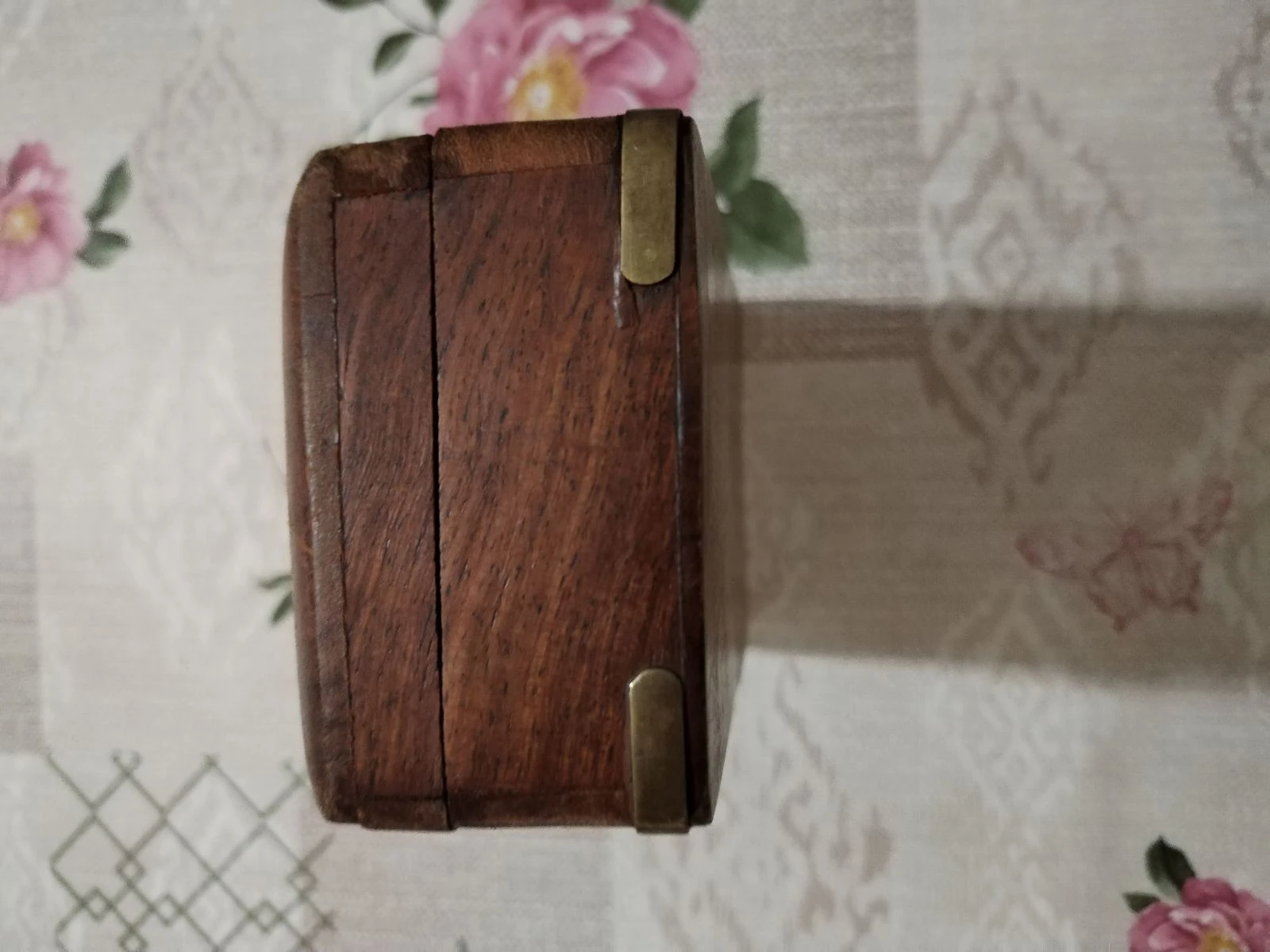Hermosa caja antigua de la marina en madera maciza de castaño o exótica y latón. – photo 4